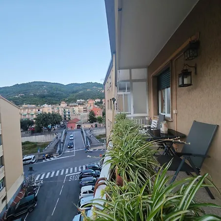 Hostdomus - Miro Apartment